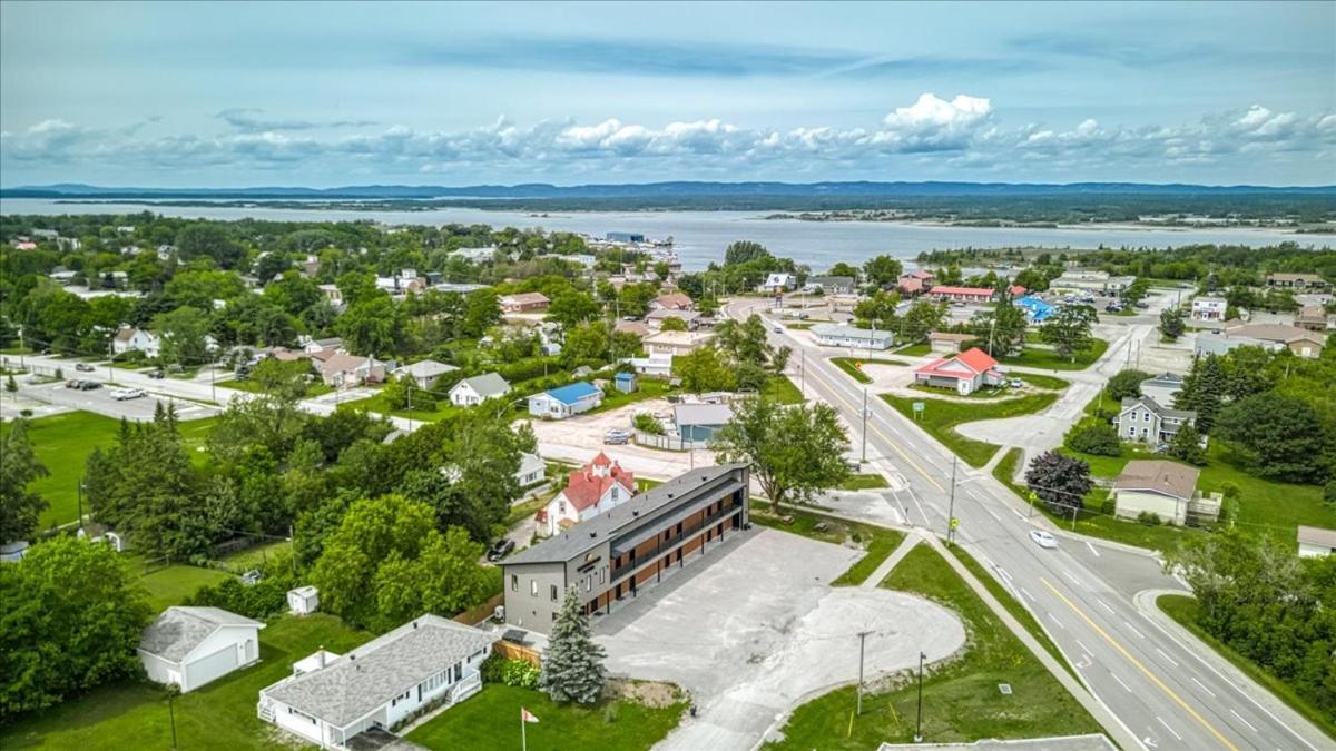 Manitoulin Motel Little Current Bagian luar foto